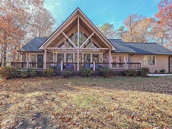 3rd image of 214 Kingwood Dr