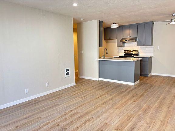 4th image of 237 Wayne Ave #103