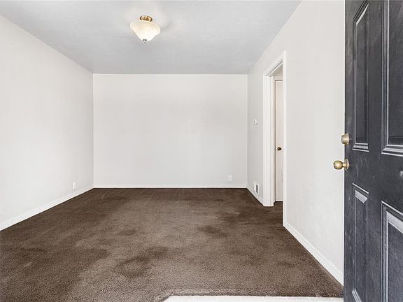 5th image of 1100 N Bradley St