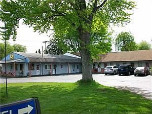 2nd image of 2436 Niagara Falls Blvd