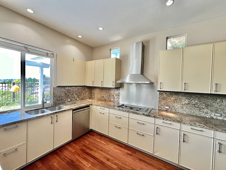 10924 Derrydown Way — Photo 3