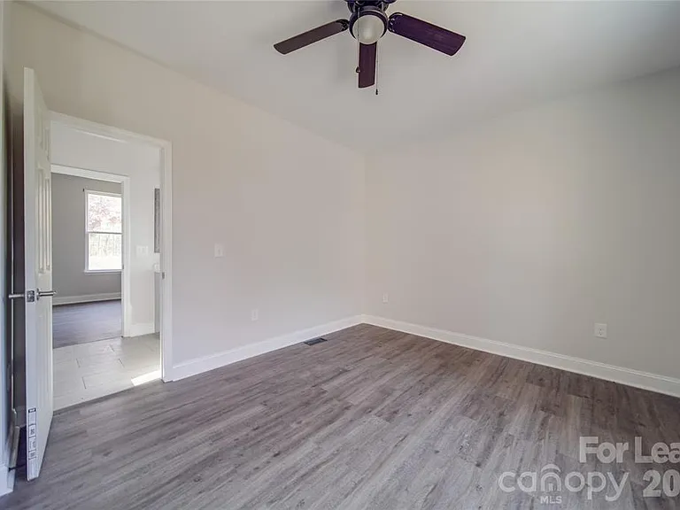 112 Rockwell Ct — Photo 43
