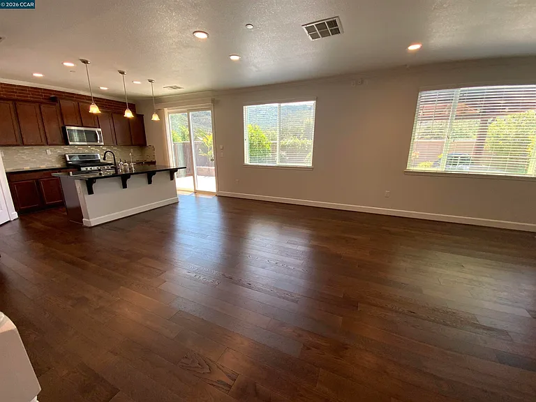 1826 Rosemary Dr — Photo 5