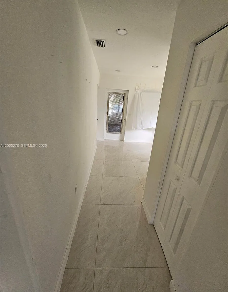Studio, 1.0 bath, 1019 sqft, $650 — Photo 2