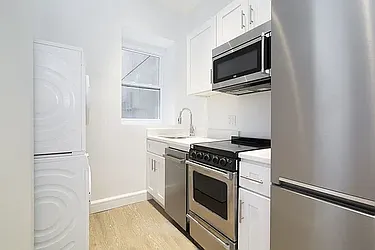おトク情報がいっぱい！ 138 Ludlow Street in Lower East Side : Sales, Rentals 帽子