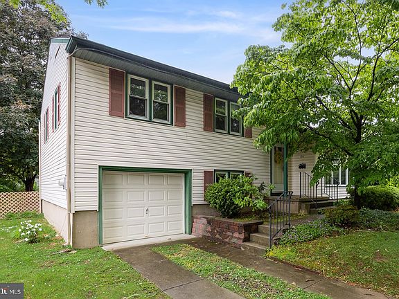 2nd image of 136 Ridge Cir