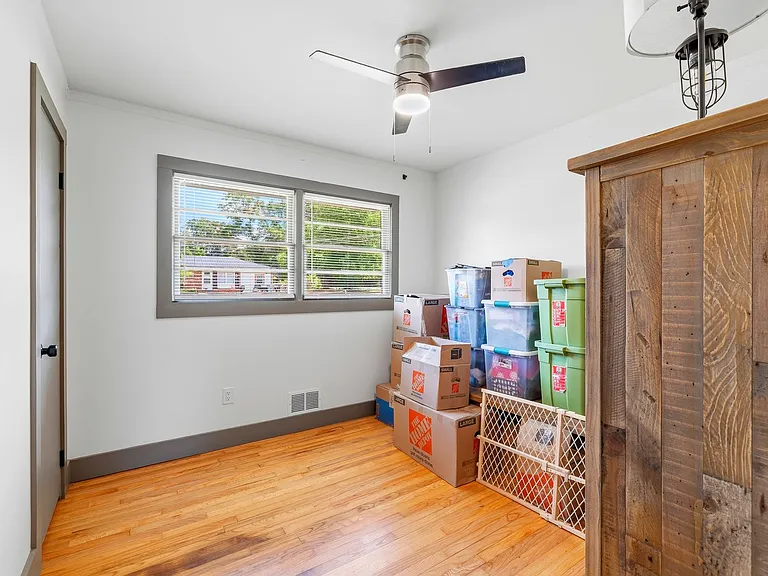 250 Morningview Dr — Photo 17