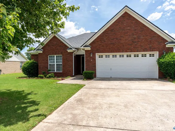 267 Narrow Ln, New Market, AL 35761