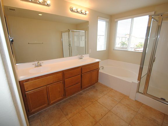 5th image of 27182 Delphinium Ave
