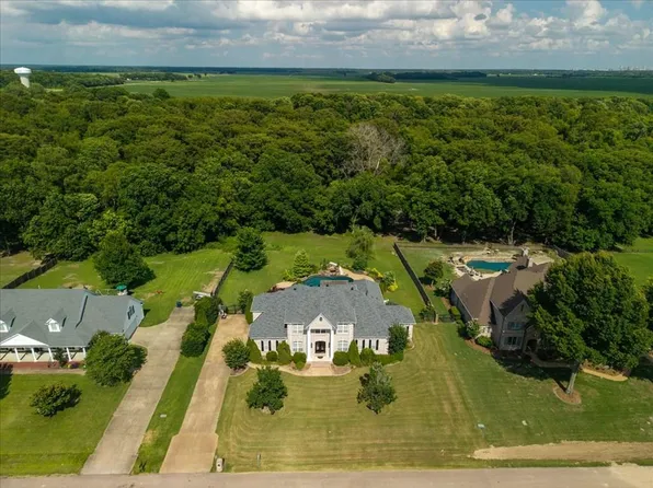 627 Big Lake Rd, Marion, AR 72364