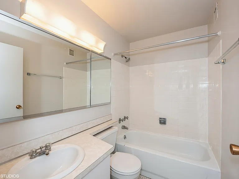 1636 N Wells St #2210 — Photo 10