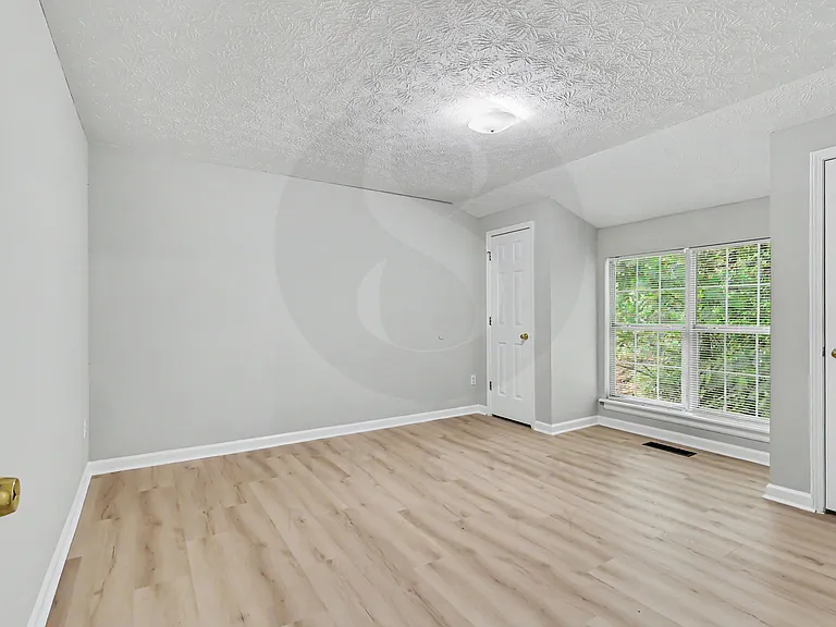 1090 Winter Park Ln — Photo 24