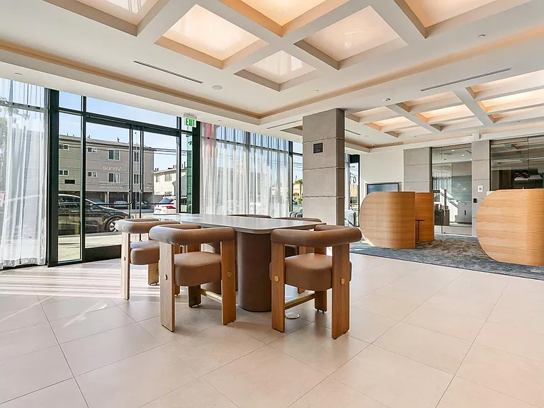 Venue Residences — Photo 30