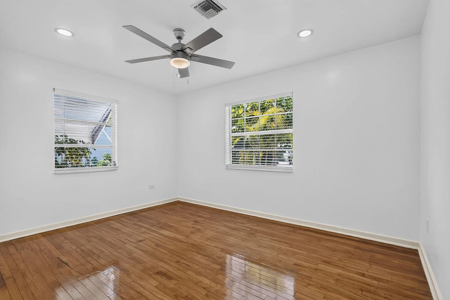 3 bed, 1268 sqft, $3,100 — Photo 4