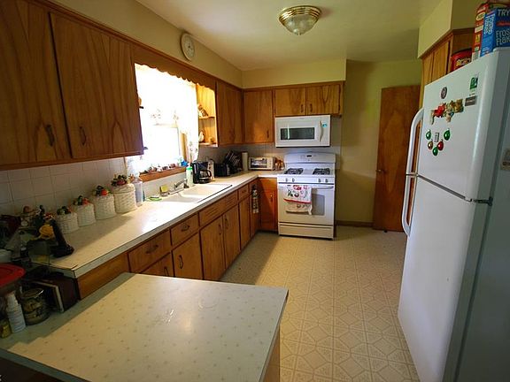 3rd image of 2061 Thurber Ln