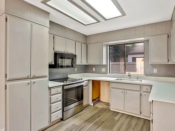2nd image of 7439 Lighthouse Dr