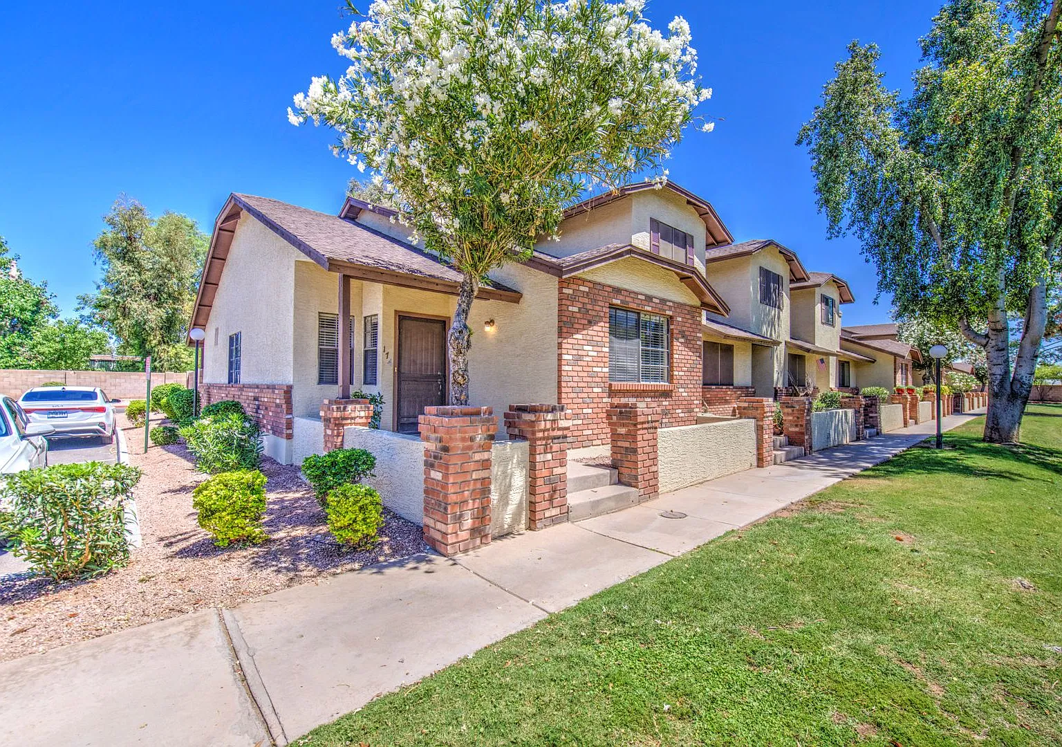 Beautiful 2 Bedroom Condo in Gilbert — Photo 1