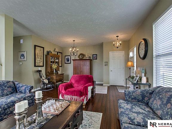 4th image of 2208 Lakewood Dr