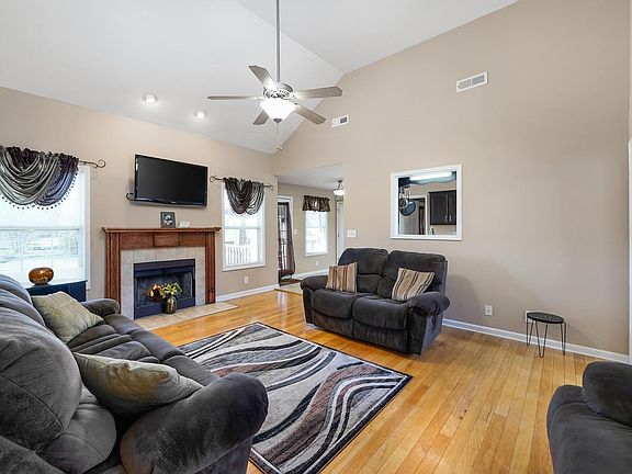 5th image of 2545 Emerald Ct