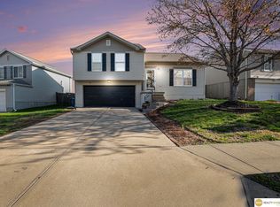 11030 Girard St, Omaha, NE 68142