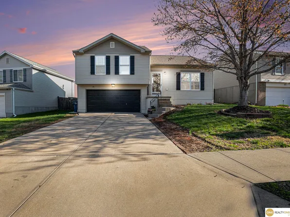 11030 Girard St, Omaha, NE 68142