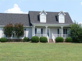 670 Cloverleaf Cir, Killen, AL 35645