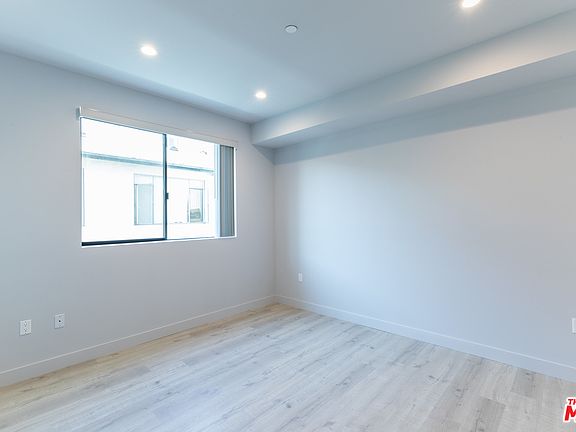 4th image of 900 Wilcox Ave Penthouse 1