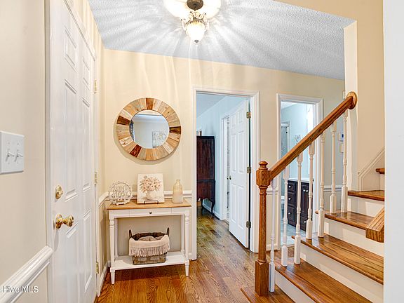 5th image of 708 Prestwick Drive