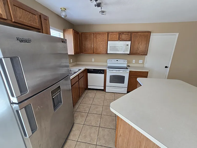 4512 Saddlebrook Dr — Photo 8