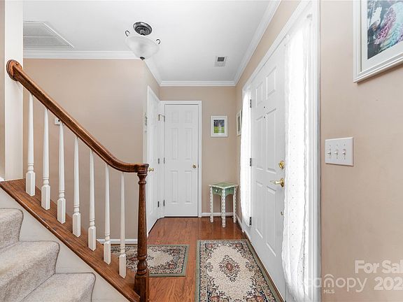 5th image of 135 Easy St