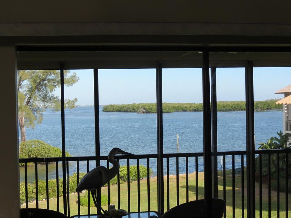 overlooks inner coastal