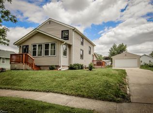 910 Finkle Ave, Marshalltown, IA 50158