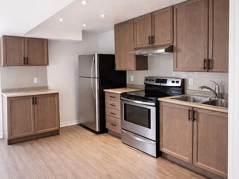 109 Romance Dr #BASEMENT — Photo 9
