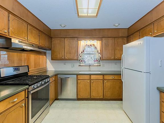 3rd image of 15804 E 43rd Ter S