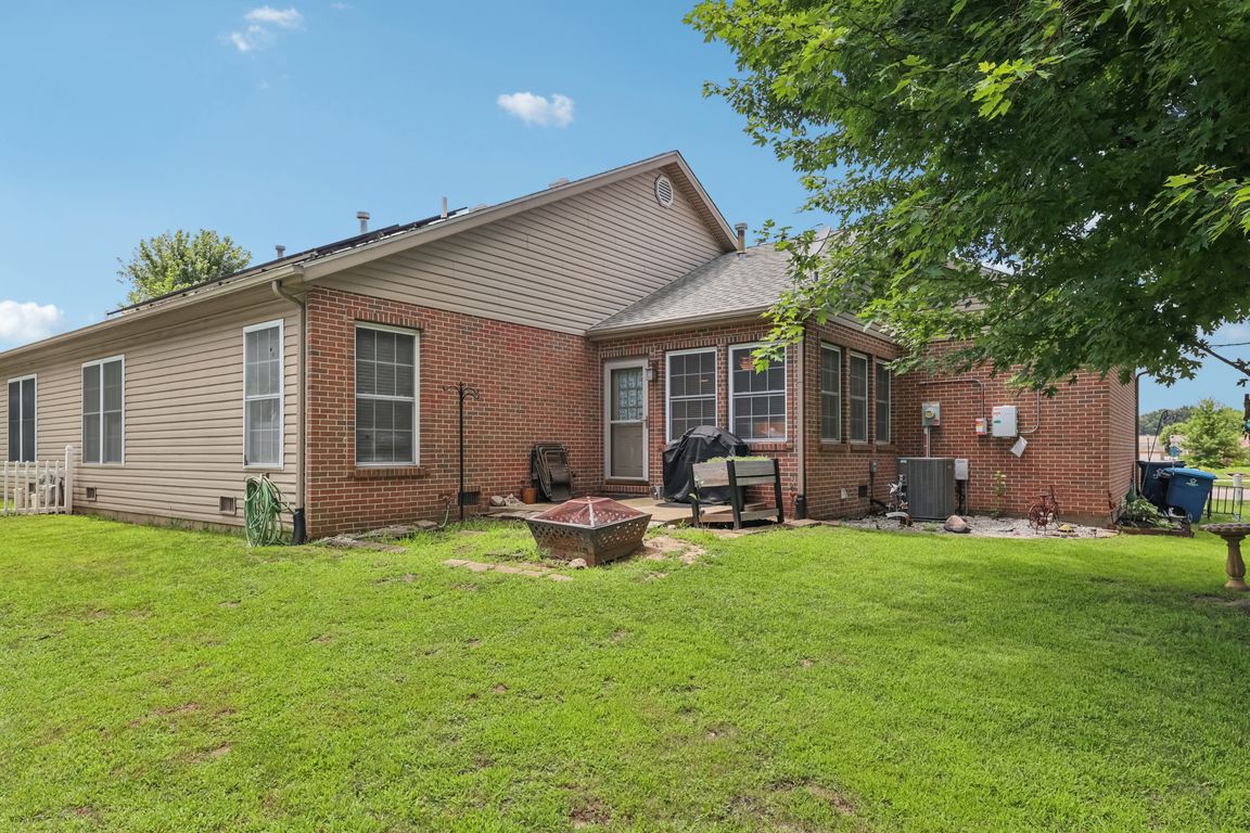 2266 Calgary Dr-S2407-027.jpg