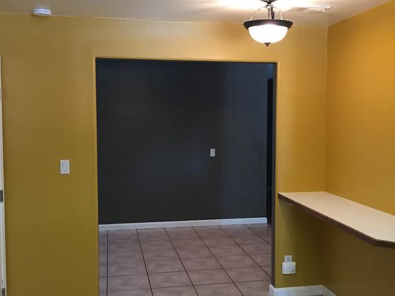 3rd image of 2530 Hastings Way