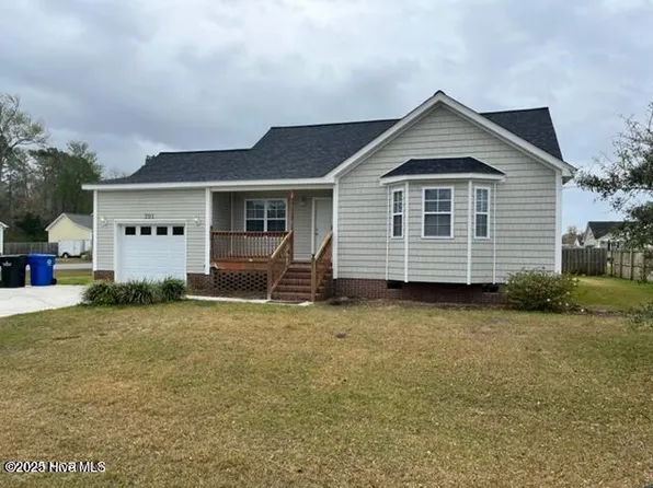 201 Oak Ridge Lane, Holly Ridge, NC 28445