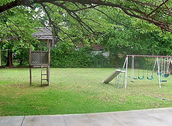 4th image of 1112 Whaley Dr