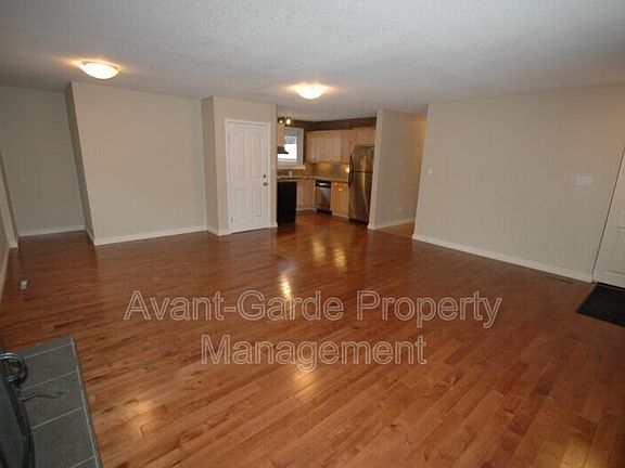 4th image of 79 Grandora Cres