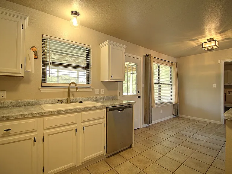117 Dover Dr — Photo 12
