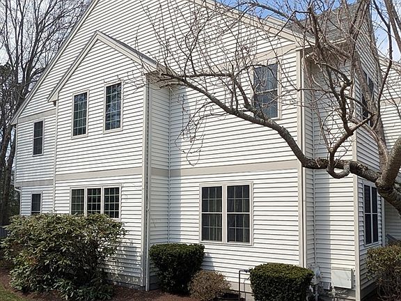 3rd image of 3301 Maple Brook Rd #3301