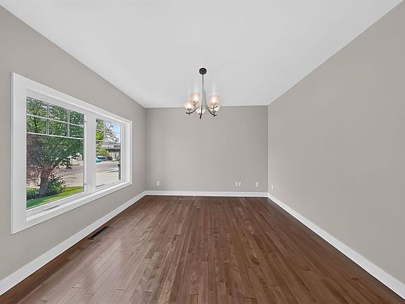 3rd image of 1596 E Coalbanks Blvd W