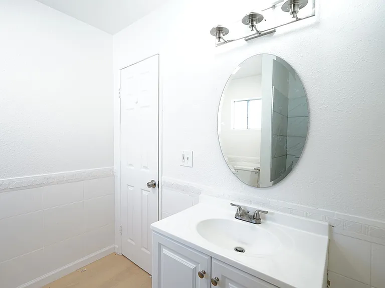1443 N Riverside Ave — Photo 31
