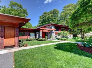 6 Woodland Ter, Providence, RI 02906