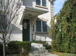 21 Selina Ct, Glen Cove, NY 11542