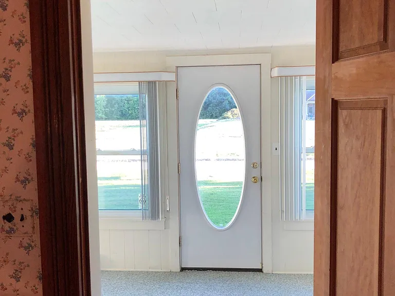 4820 W Newburg Rd — Photo 16