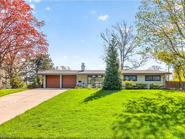 463 Queenswood Dr, Bay Village, OH 44140