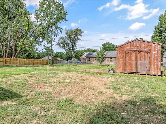 5th image of 119 Western Heights Cir
