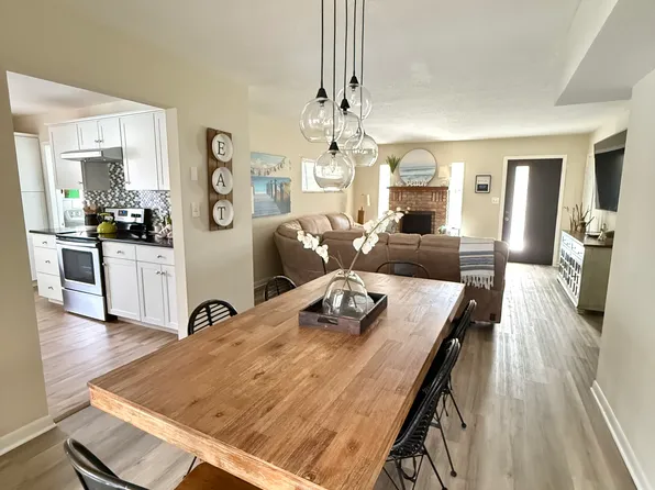 205 Driftwood Dr W, Palm Harbor, FL 34683