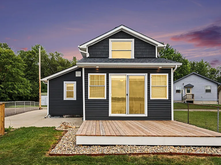 251 Edgewood Dr — Photo 14